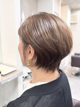 ホワイトストーン WHITE STONEの写真/グレイカラー,白髪ぼかし,白髪を生かしたカラーが大人女性に人気♪[ハイライト＋カラー＋TR￥9900～]