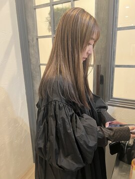 ハイライトベージュ×ルーツカラー