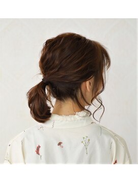 ヘアメイクアンドフォトスタジオ ベストシーン 有楽町 東京交通会館 緩めポニーテール