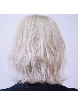 ホワイト 梅田(white) ホワイティアッシュ