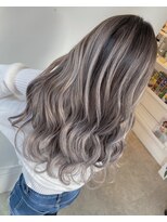 ロンド レア 天神大名店(Lond Le’a)&nbsp;シルバー×バレイヤージュ[天神大名/博多/福岡天神]