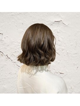 ミミ(mimi) ゆるふわショートボブ