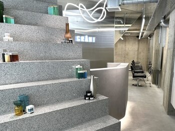 グラント(GRANT)の写真/メンズのトレンドを叶える！高いカット技術とデザイン力で、ワンランク上のスタイルが叶うサロン♪