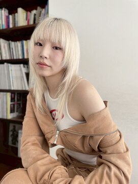 ベチカ(vetica) ホワイトブロンド／ウルフカット/ハイレイヤー