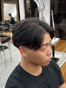 ザデイトウキョウ 表参道 青山(THE DAY TOKYO) MEN'S HAIR/刈り上げセンターパート/くせ毛ショート/表参道駅