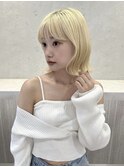 ハイトーン外はねボブ　ブロンド