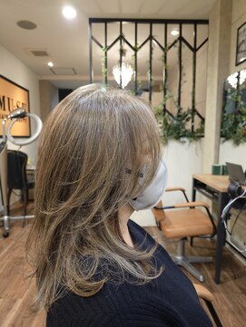ミューズ 藤が丘店(MUSE) 50代/白髪ぼかし×レイヤーカット