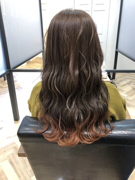 ジーナ 札幌(Zina) くすみベージュ×裾オレンジ