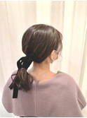 ゆるいポニーテール　ベロアリボン