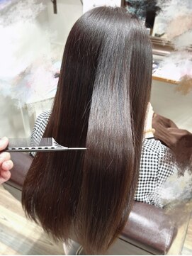 カーラ(Cara) オレンジブラウン×うるさらストレート