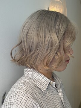 ユルク トウキョウ(jurk tokyo) 一回ブリーチで作るホワイトブロンド