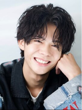 アイトーキョー 渋谷(AI TOKYO) 縦落ちパーマ×センターパート
