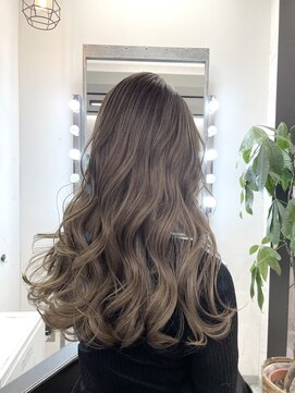 ロイオブジゼル(roi of GiseL) 極上透明感ベージュ【博多天神】@halu_the_world