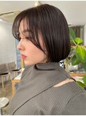 まとまり良く、自然なシルエットのミニボブスタイル