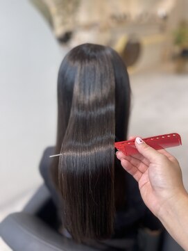 エミュスト(Emuest) 韓国トリートメントで髪質改善