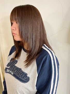 タヴィ(Tavi) 顔周りカットのハイレイヤースタイル/ロングレイヤー/レイヤー