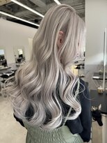 リノート バイ エゴル 太田川(Linoet by ENGOL)&nbsp;ホワイトブロンド/ハイトーンカラー/坂野貴哉