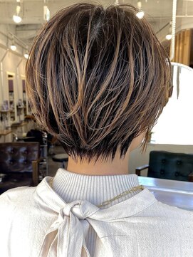 ビュートヨナカ(VIEW TOYONAKA) 【30代40代50代】くびれショート/白髪ぼかしハイライト