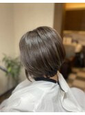 艶感グレージュ大人ショートボブ