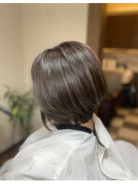 サロンドリップス 艶感グレージュ大人ショートボブ