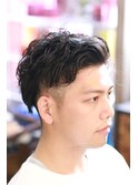 バックサイド短めツーブロックパーマ