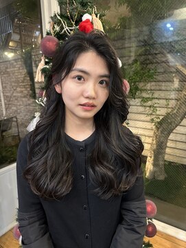 ガーランド (Garland) 黒髪レイヤースタイル/センター分け前髪