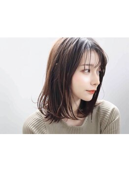 肌が明るく見える透明感＋艶カラーで自然でいつまでも綺麗styleに!手入れしやすい綺麗な形のカットも魅力◎