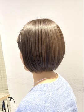 ネオリーブウリ 二子玉川店(Neolive uri) イメチェンホワイトブロンド外ハネボブ美髪ワイドバング