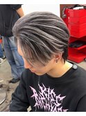 ホワイトシルバーアッシュバレイヤージュツーブロセンターパート