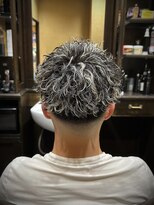 レオヘアワークス(LEO HAIR WORKS) ツイストスパイラル シルバーメッシュ 新潟市床屋 フェード