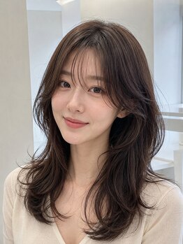アッシュ 戸塚店(Ash)の写真/ミディアム・ロングのレイヤーカットで女性らしくくびれるトレンドヘアに◎伸ばし途中の方もお任せください
