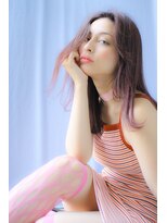 アマンドール(Aman D'or)&nbsp;ヌーディー外ハネロング×ピンクグラデーション