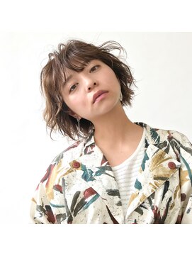 クーラ(Cura) *動きのあるレイヤーボブ×透明感ベージュ