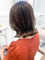 アリスト(er.ist.)&nbsp;マットグレー　×　外ハネミディアムボブ