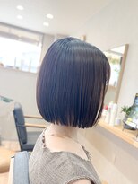 エホン(ehon)&nbsp;王道のボブカットでどの角度から見てもカンペキシルエットに。