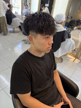 アイズ 海老名(AIZU) スペインカール フェード スパイラルパーマ メンズパーマ 眉毛