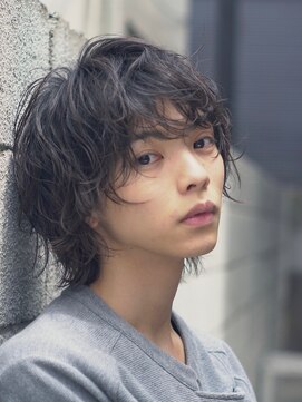 キュー(Cue_) フェザーパーマで決まるミディアムサーフカール