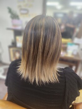 【トレンド感◎】透明感が魅力的なハイトーンカラーでも、ダメージレスで理想の色味を実現します♪