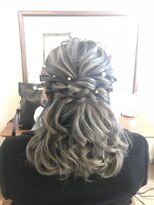 ロカット サロン(Roquat Salon)&nbsp;アッシュグレーハーフアレンジ【ヘアアレンジ　立川/立川南/袴】