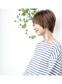 小顔にみせる大人女子のマニッシュショートスタイル
