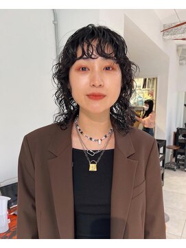 ナループロアツム(Nalu pu loa Tsum) ミディアムウルフパーマ/ウェットスタイリング/レイヤーパーマ