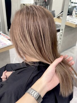 レディアル 大宮(REDEAL ope.) 【白髪手術】　ホワイトミルクティーベージュ