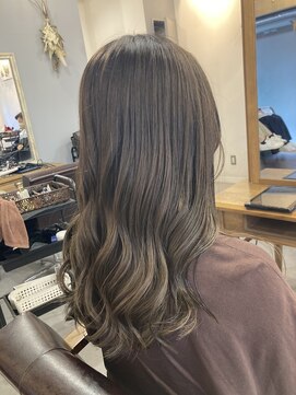 レイリー(LAiLy) ハイトーン大人可愛い　巻き髪　透明感