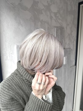 カカフロントオブザミラー(KaKa front of the mirror) ホワイトグレージュ