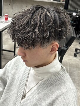 イーラ(era) スペインカール ツイストスパイラル眉カットメンズパーマ