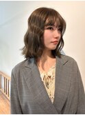 オリーブベージュ