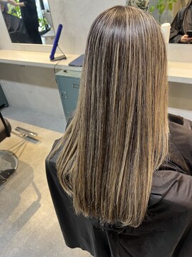 プラスシー(+C) 積み重ねて作る地毛にハイライト/福岡地毛にハイライト