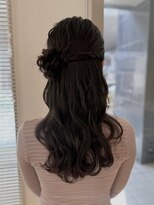 アヴェイル ヒロオ(a'vail Hiroo)&nbsp;くるみちゃんヘア風サイドお団子ハーフアップアレンジ