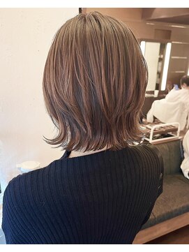 ティーシェル(TIECHEL) 小顔イメチェン、ブルーグレージュカラーくびれレイヤーボブ
