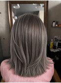 グレイヘアでも遊び心を!